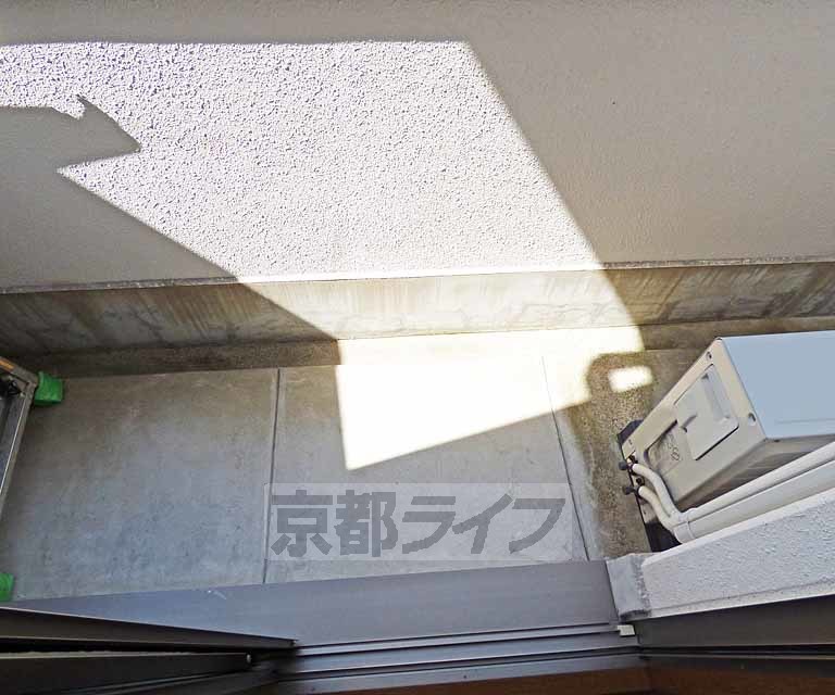 バルコニー　洗濯も干せる十分なスペースです。