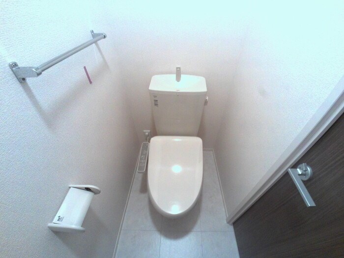 トイレ　あると嬉しい温水洗浄便座付き♪