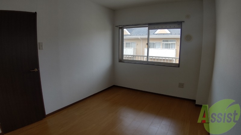 その他部屋・スペース　陽当たりが良く、スペースに余裕がある寝室ですね。