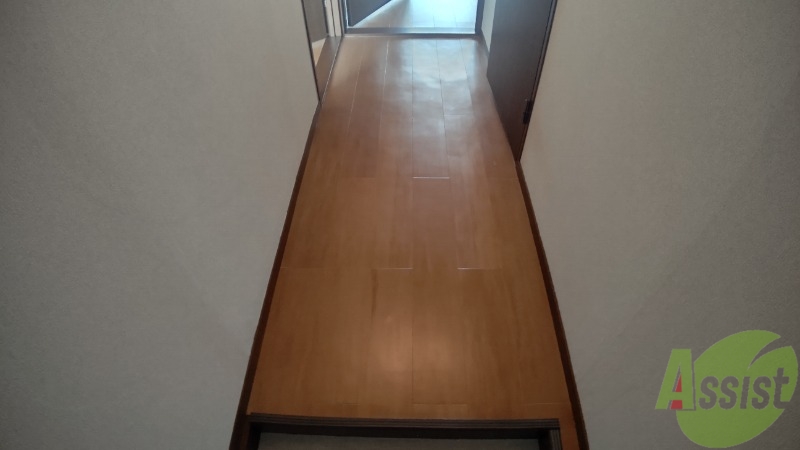 玄関　照明も有り、玄関から各居室までスムーズに行けそうですね。