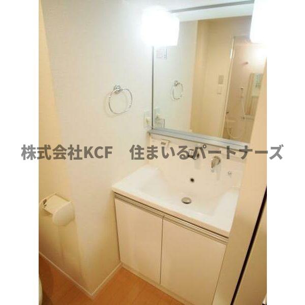 洗面設備　明るい洗面所です