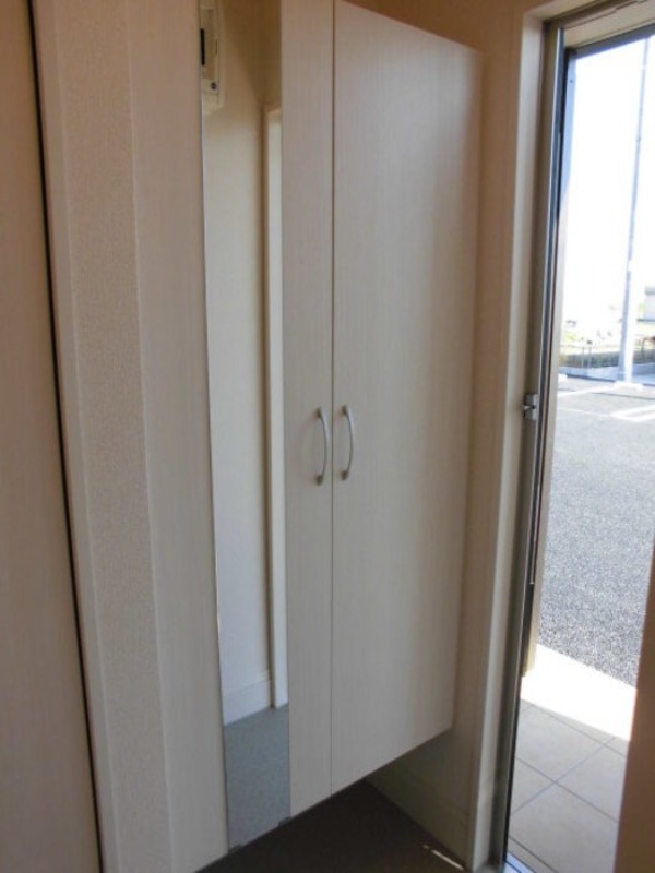 玄関　図面と現状に相違がある場合には現状を優先