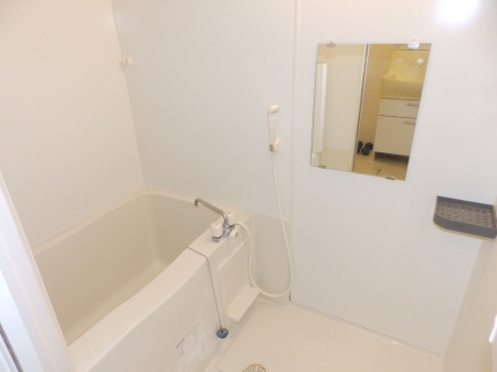 バス・シャワールーム　コンパクトで使いやすいお風呂です