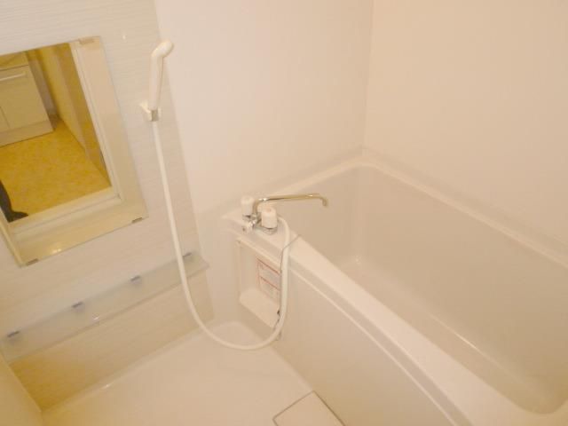 バス・シャワールーム　★浴室乾燥機付の便利なバスルームです★