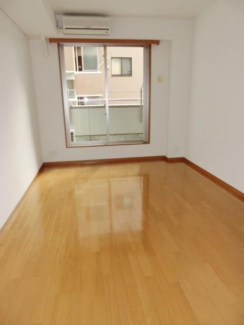 居室・リビング　明るいお部屋です