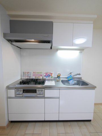 キッチン　コンパクトなキッチンで掃除もラクラク