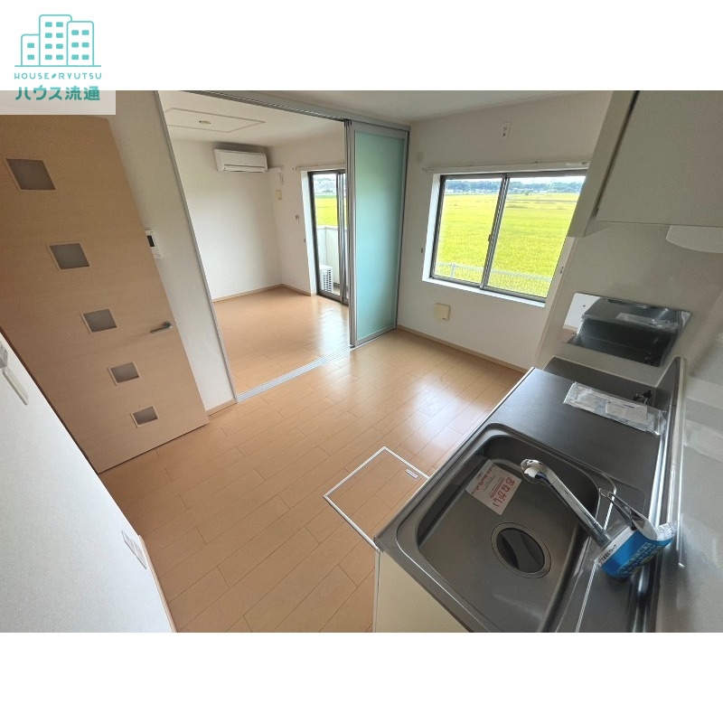 居室・リビング　※別号室の写真です