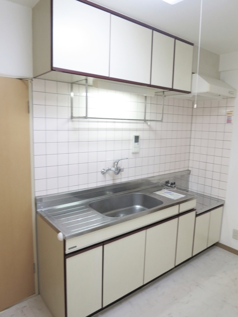 キッチン　ワンレバー式混合水洗キッチン。