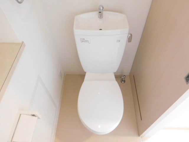 トイレ　ちょっとした棚も魅力です