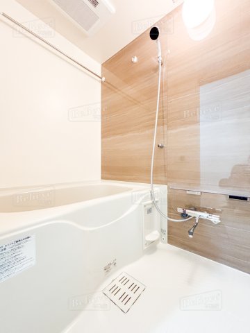 バス・シャワールーム　追い焚き・浴室乾燥機付きのお風呂です♪