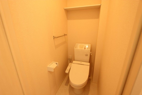 トイレ　温水シャワー付きトイレです