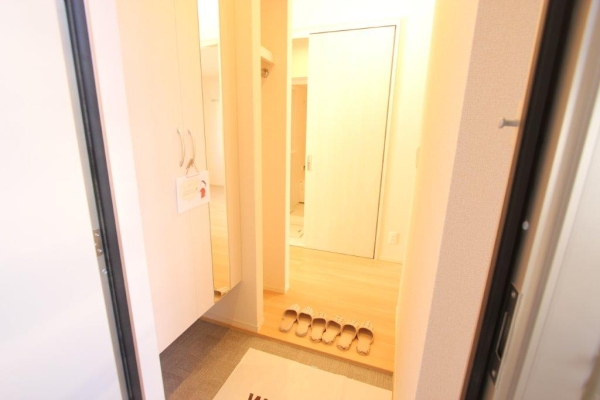 玄関　玄関を入ると廊下があります