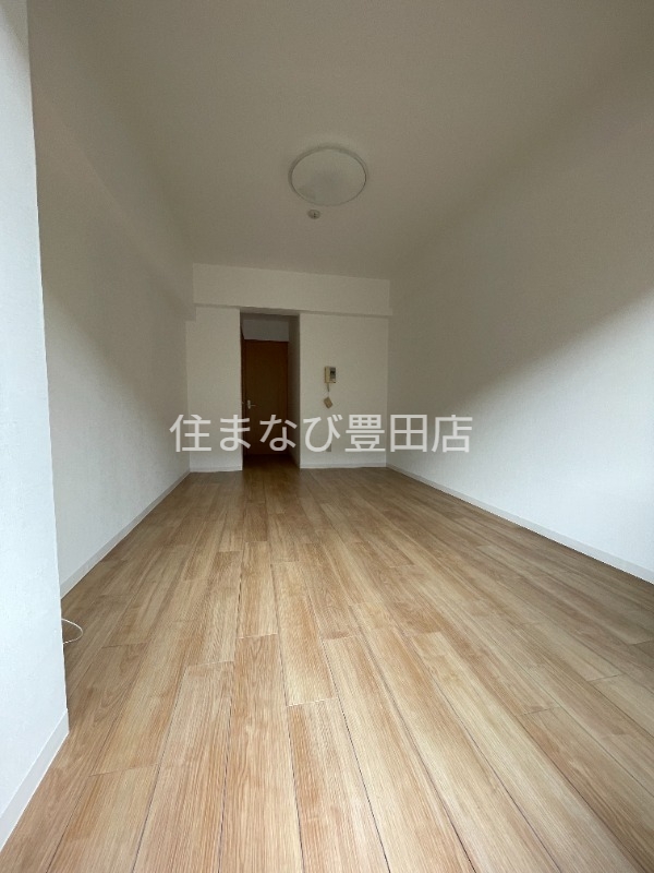 居室・リビング　同型別部屋写真・反転タイプ