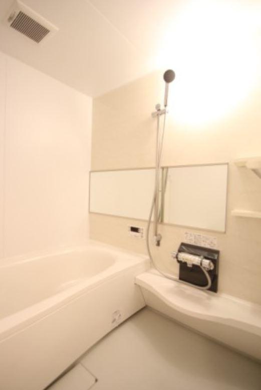 バス・シャワールーム　追い焚き機能付きの浴室