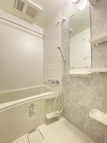 バス・シャワールーム　セレニテ難波グランデノール　浴室