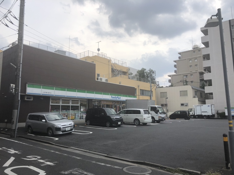 コンビニ　ファミリーマート小豆沢環七通り店（コンビニ）まで1064m