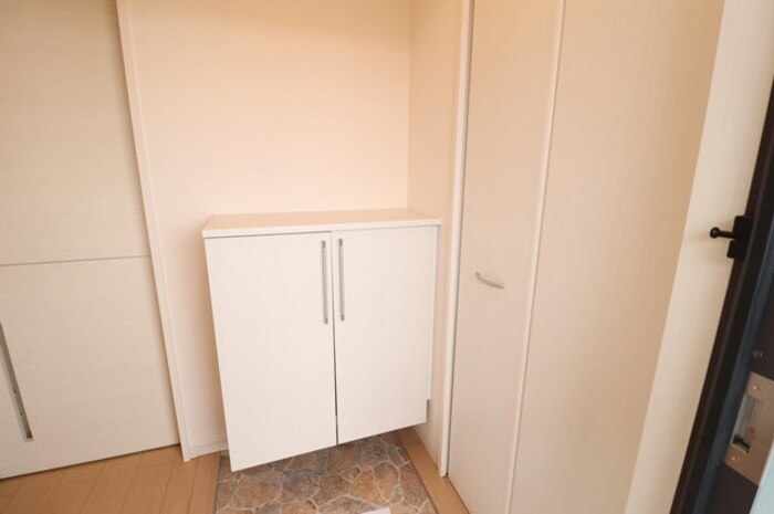玄関　収納もある玄関です