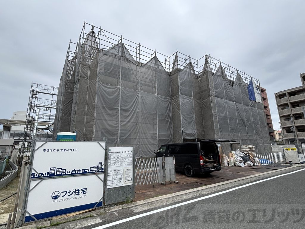建物外観　駐車場