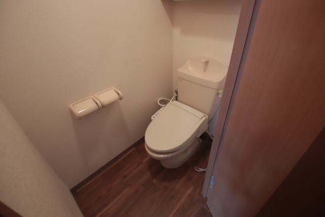 トイレ　※別室の参考写真の為、現況優先です。