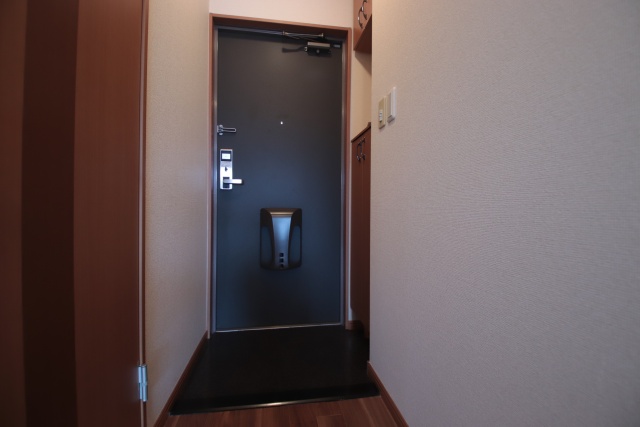 玄関　※別室の参考写真の為、現況優先です。