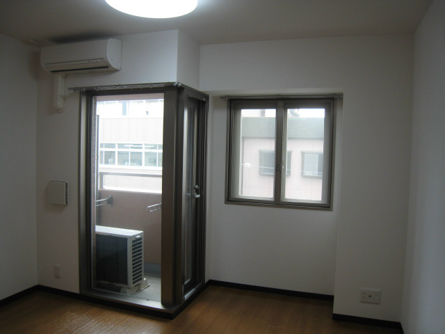 居室・リビング　南向きのお部屋です。