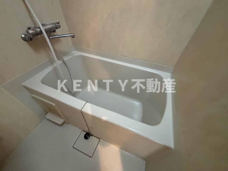 バス・シャワールーム　コンパクトで使いやすいお風呂です