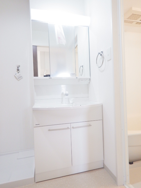 洗面設備　忙しい朝にうれしい洗髪洗面化粧台付き♪