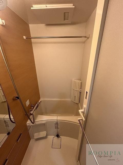 バス・シャワールーム　※同タイプの別のお部屋です。