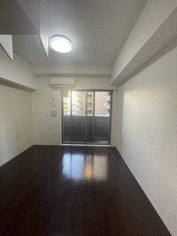 居室・リビング　(参考)同マンション反転タイプの間取り部屋写真