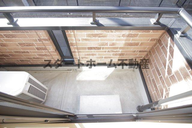 バルコニー　暖かな日差しのふりそそぐバルコニー