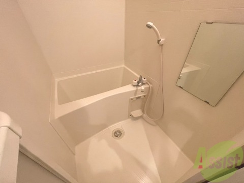 バス・シャワールーム　こちらはお風呂です。一日の疲れをここで癒してください。