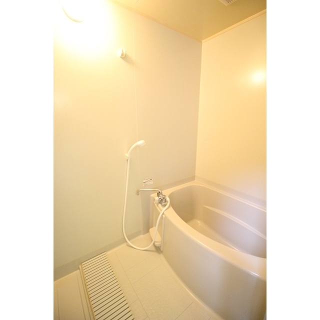 バス・シャワールーム　イメージ写真（２０５号室の写真）