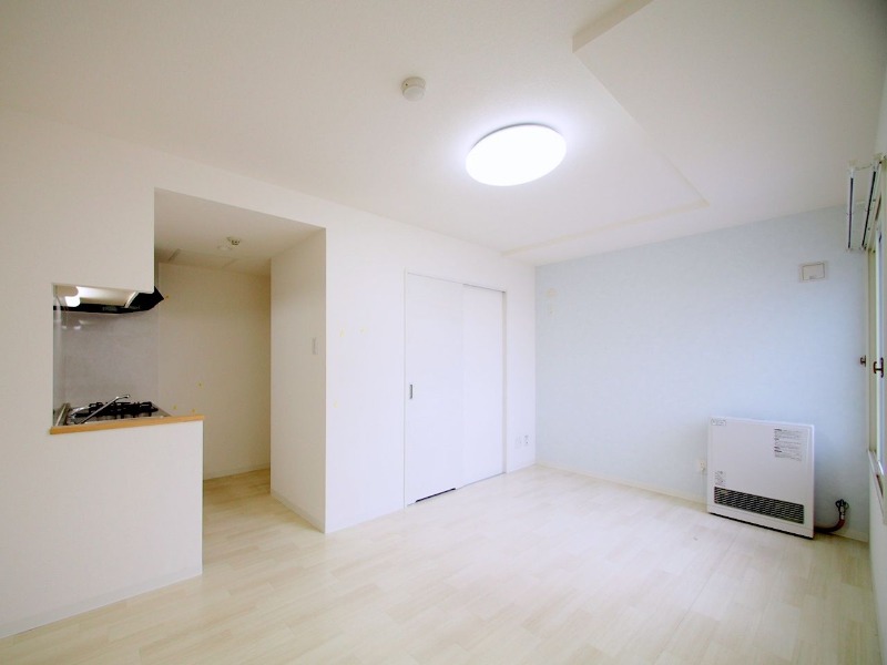 居室・リビング　退去予定につき同タイプ別号室の画像です。