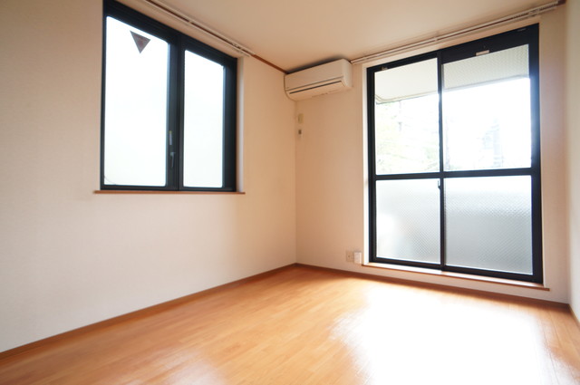 居室・リビング　２面採光なので、明るく風通しのよいお部屋です♪