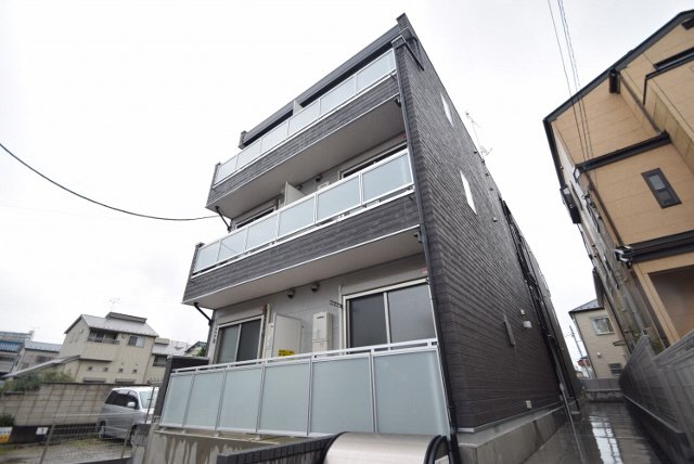 建物外観　全部屋人気の角部屋です。