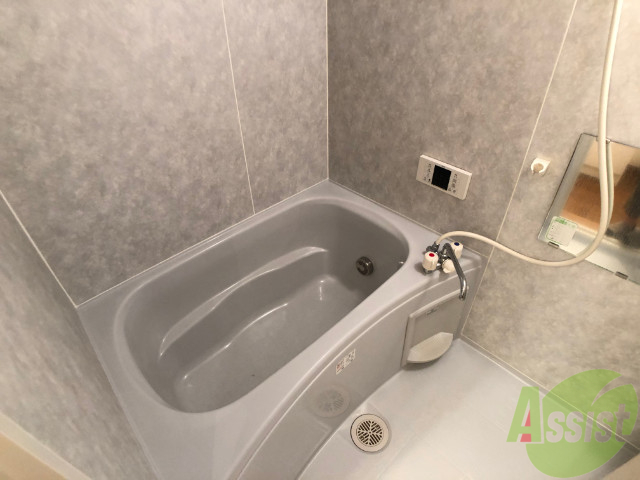 バス・シャワールーム　バスルームはこちらです。広々としてゆったり休めます。