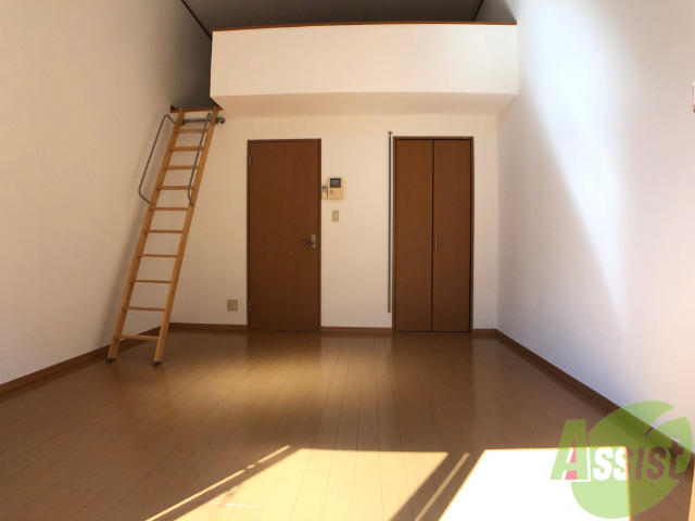 居室・リビング　８帖の洋室です。広々としてきれいな印象です。明るさもあります