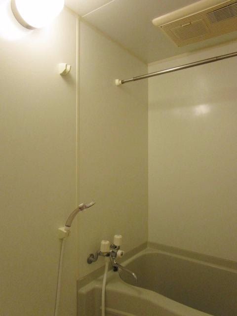 バス・シャワールーム　同物件内参考画像