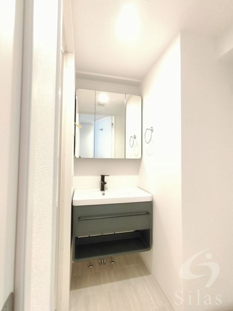 洗面設備　カラー違い