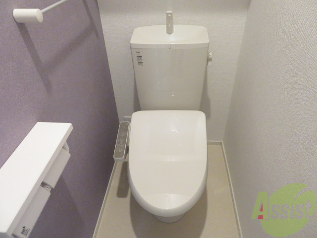 トイレ　ウォシュレット機能がついたトイレです。安心して使用できますね