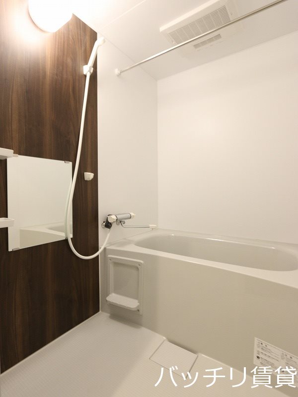 バス・シャワールーム　画像は同タイプの為、現況を優先いたします。