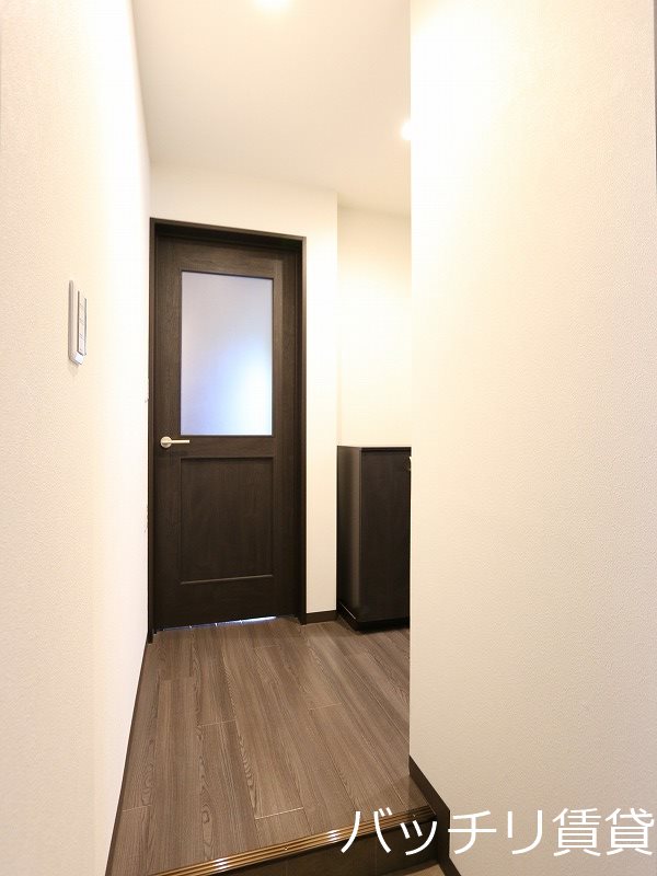 玄関　画像は同タイプの為、現況を優先いたします。