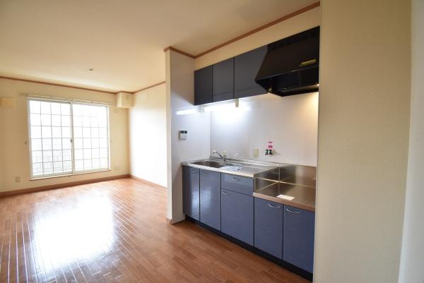 居室・リビング　同物件別室