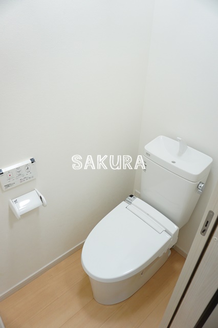 トイレ　落ち着いた色調のトイレです♪