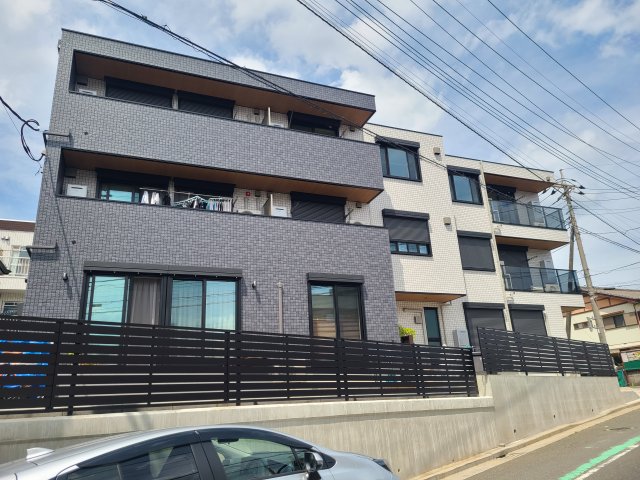 建物外観　★鉄骨造３階建てマンション！外観です★