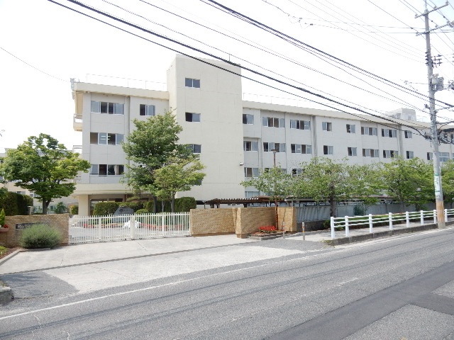 中学校　芳泉中学校（中学校）まで450m