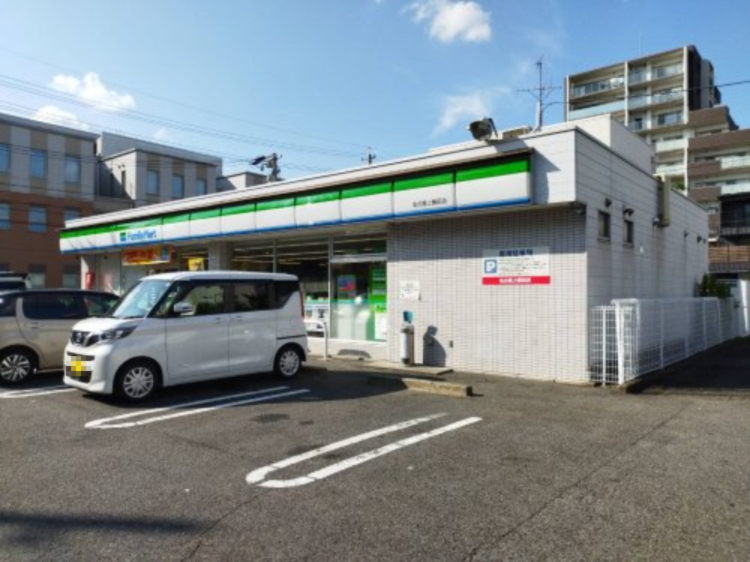 コンビニ　ファミリーマート名古屋上飯田店（コンビニ）まで518m
