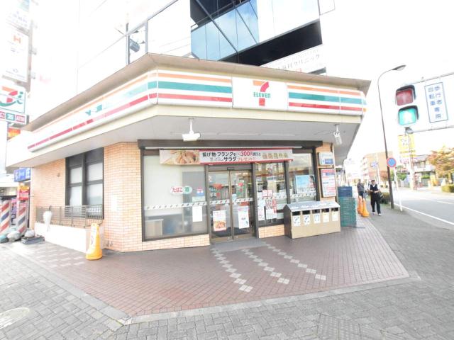 コンビニ　セブンイレブン（コンビニ）まで834m