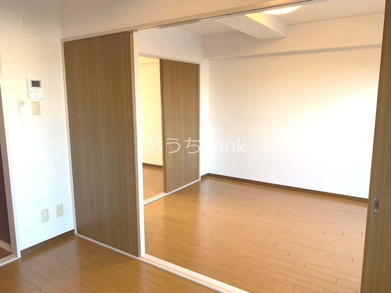 セキュリティ　ドアが大きく開くので開放感がありますね。