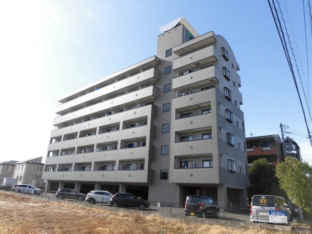 建物外観　バストイレ別、広々使える３DK物件です。